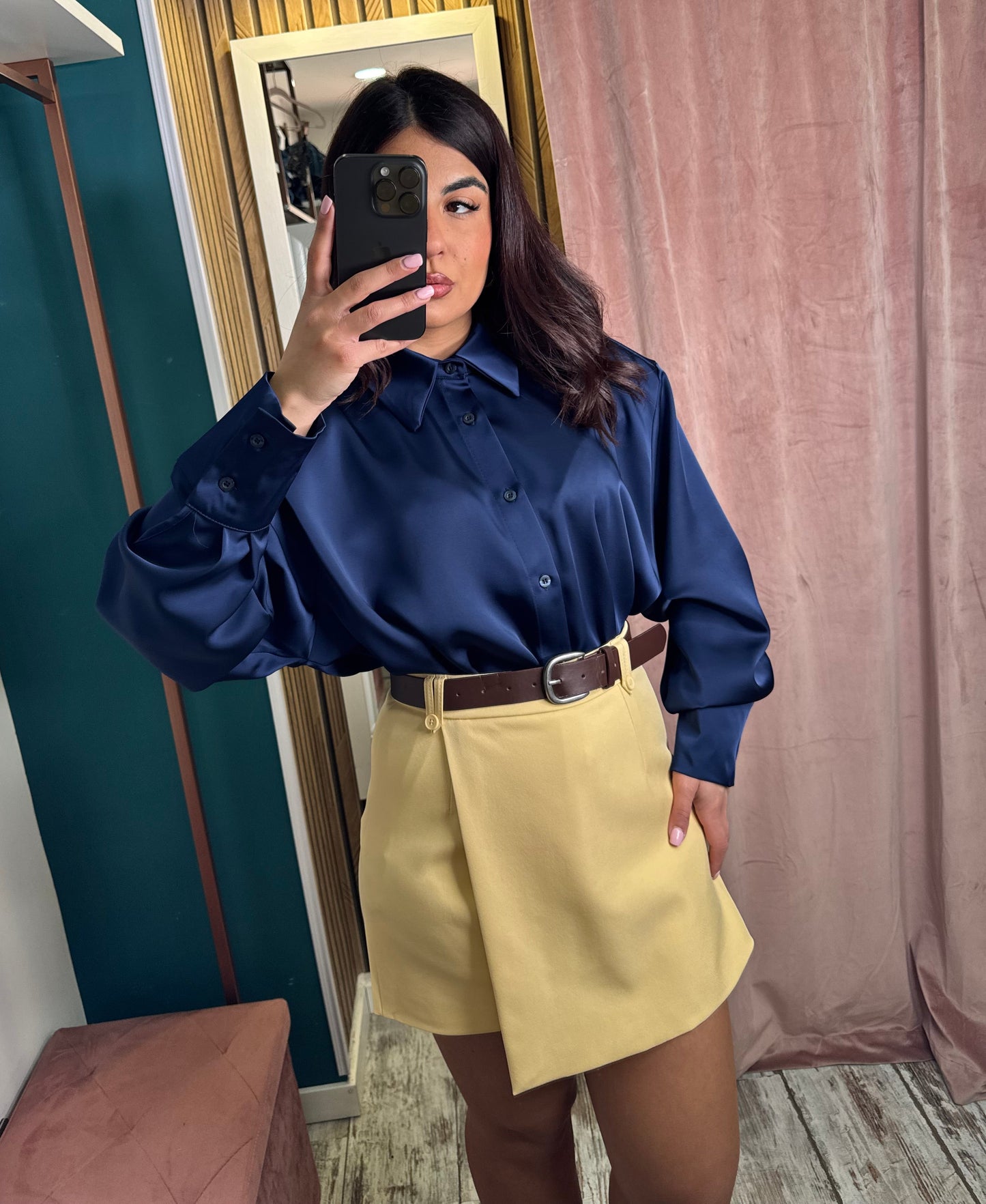 Shorts giallo con cintura