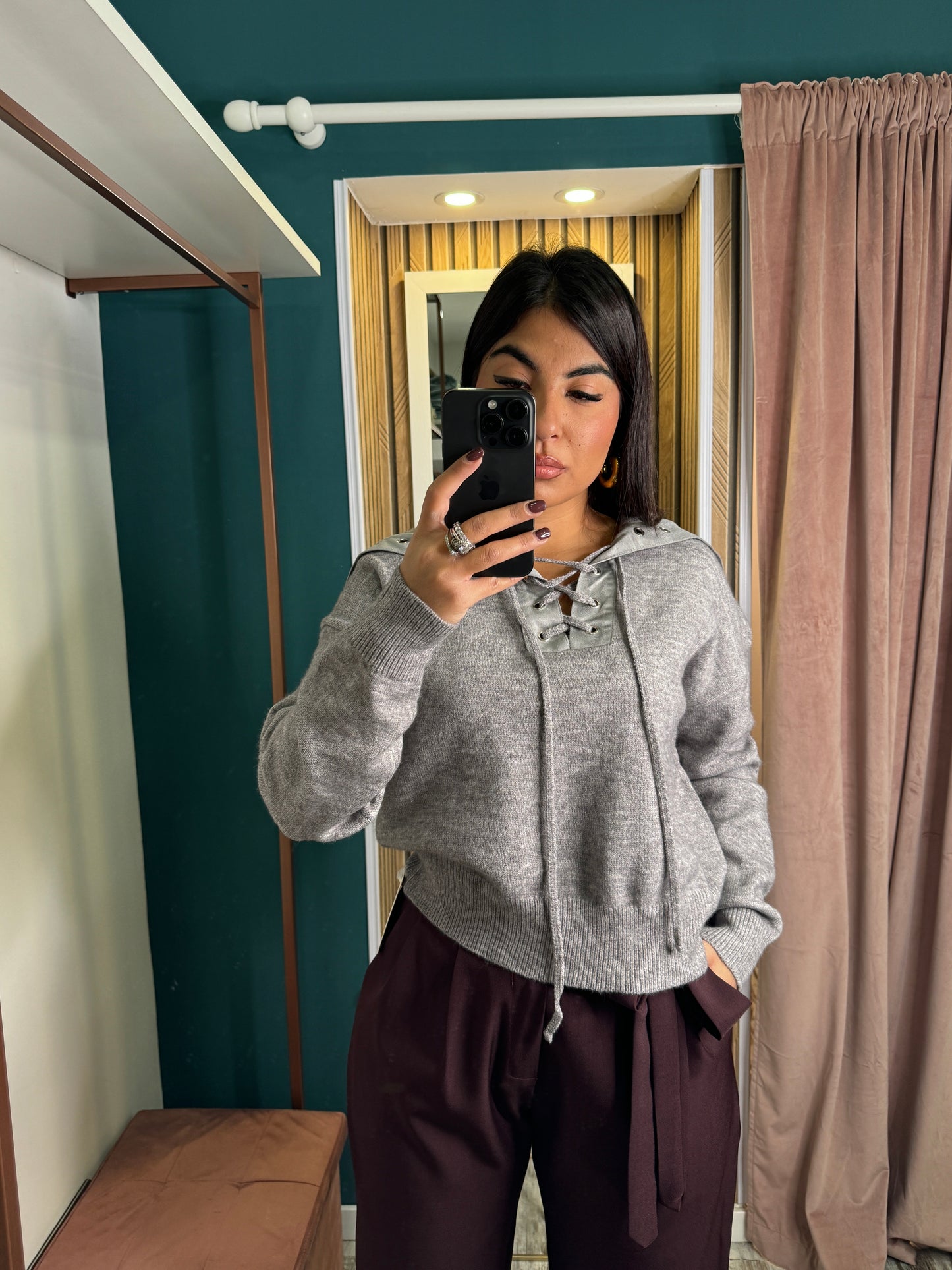 Pullover collo con lacci