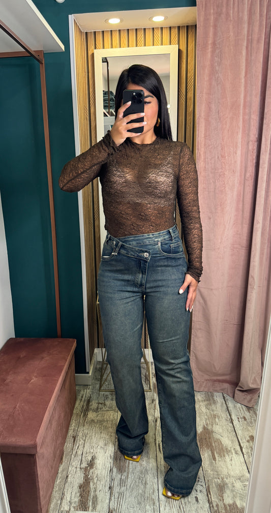 Jeans asimmetrico sabbiato