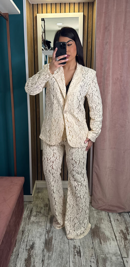 Tailleur beige macramè