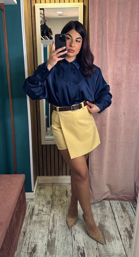 Shorts giallo con cintura