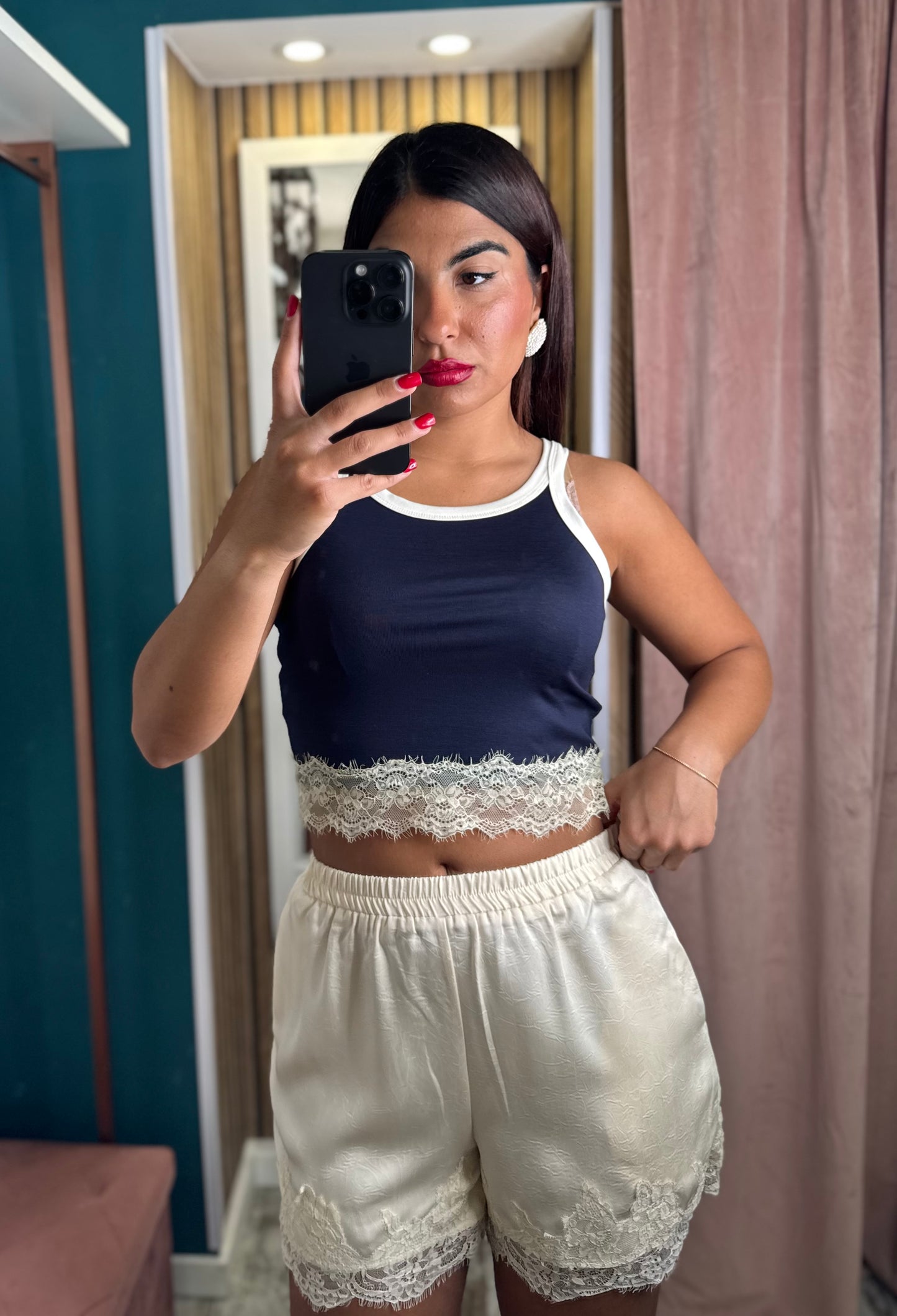 Shorts satin merletto